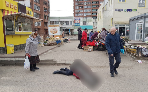 Истошно кричала: окровавленную ярославну тащили по дороге. Видео