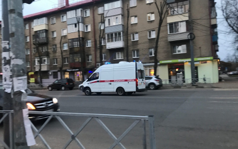 Истекал кровью на сиденье: в Ярославле водитель погубил своего коллегу