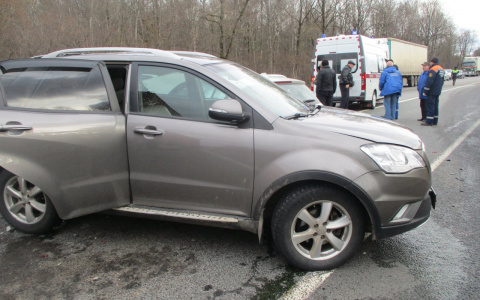 Водителя увезли на скорой: под Ярославлем случилось массовое ДТП