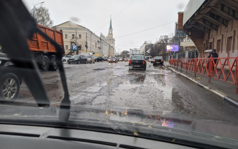 Негодование глубокое, как дорожные ямы: ярославцы делятся наболевшим в соцсетях