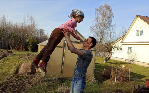 Дачные майские: как уговорить детей поехать за город