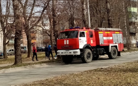 К вокзалу подъехали пожарные машины: что случилось