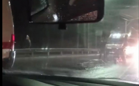 Лежала на носилках и стонала: под Ярославлем Пежо сбил женщину