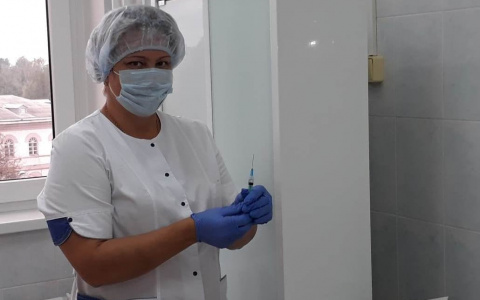 Будут ли делать прививку от ковида в праздники: график работы больниц в Ярославле