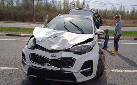 "Дети напуганы, у машины вырвало колеса": в Ярославле произошло ДТП с пятью авто