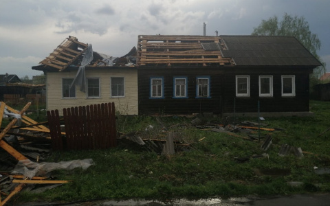Смерч прошел по Ярославлю: сорвало крыши с 17 домов