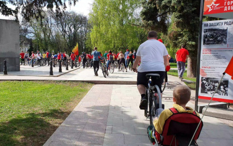 «Даешь велосообщество в Ярославле!»: в областной столице прошел необычный велопробег