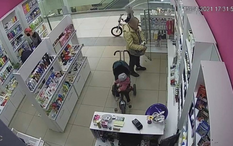 «Таскают на кражи ребенка»: семью из Ярославля обвинили в преступлениях в ТЦ