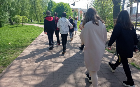 "Это голуби! У них танцы были!": в Ярославле в жилом доме обвалился люк выхода на крышу