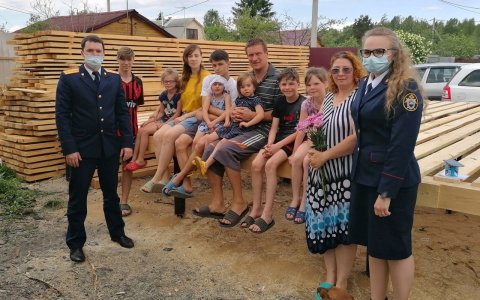 «Сгорел дотла»: как многодетная семья из Ярославля пережила страшную потерю