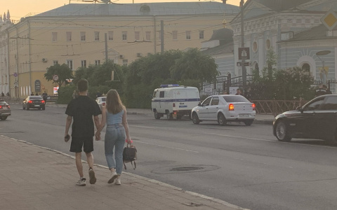 «Кроссовки оставил себе»: в Ярославле подростки обнесли рынок на 100 тысяч