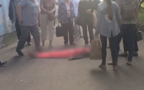 «Кричала по ночам, как все ее достали»: в Заволжском районе женщина выпала из окна