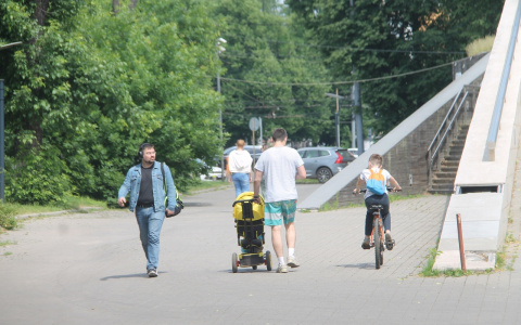 Ходить по нему опасно: в Ярославле разберут пешеходный мост на Набережной
