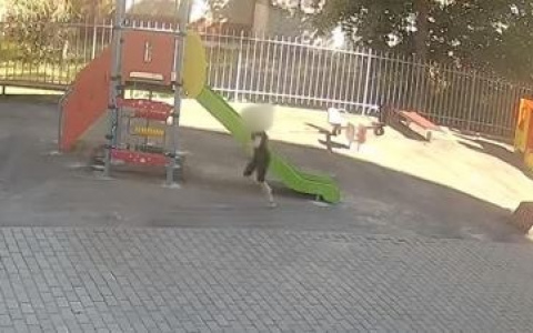 "В машине пахнущий сюрприз": в Брагино 12-летние девочки неприятно удивили ярославцев