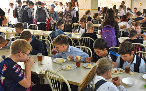 "Чем можно накормить на 65 рублей?": ярославцы о школьном питании