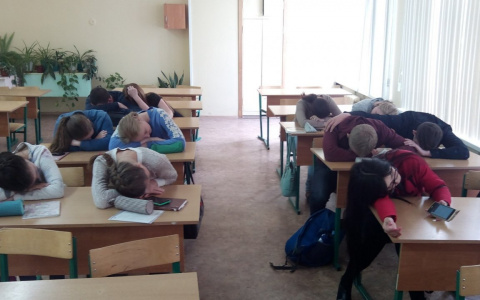 "Мальчика вытошнило": как школьники сдают ЕГЭ в жару в Ярославле