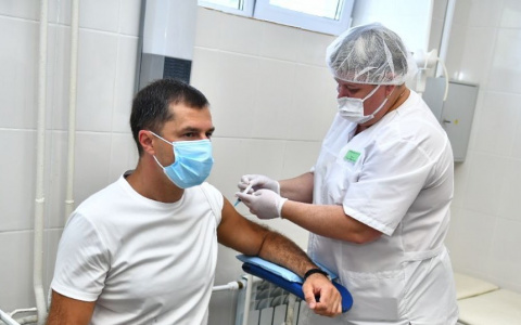 Мэр Ярославля привился от ковида