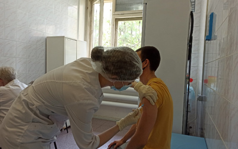 В Ярославской области введут обязательную вакцинацию: кто попал в список