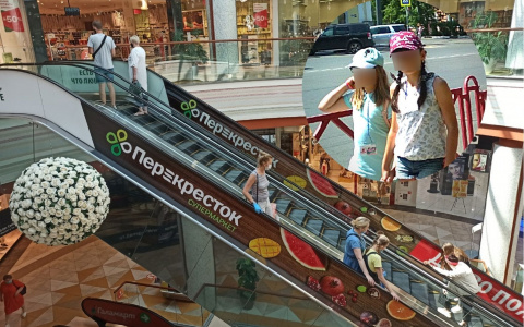 Пьяный мужчина напал на девочку в торговом центре Ярославля: что с ребенком