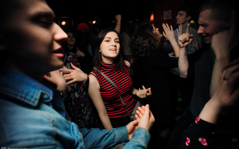 В Ярославле открыли вакансию "Тусовщик в баре": зарплата 50 тысяч