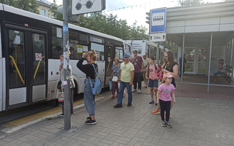 «Ехать страшно»: заволжане жалуются на плачевное состояние автобусов