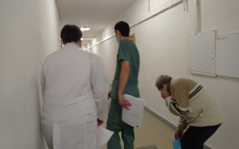 Четвертая волна и две эпидемии: врачи дали прогнозы на осень