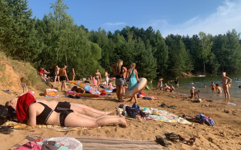 Вакцинированных от ковида попросили воздержаться от загара