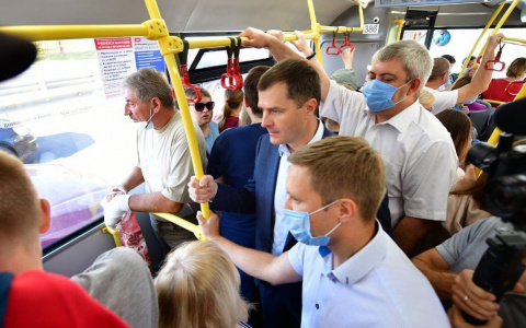 Мэр Волков рассказал, почему был в автобусе без маски