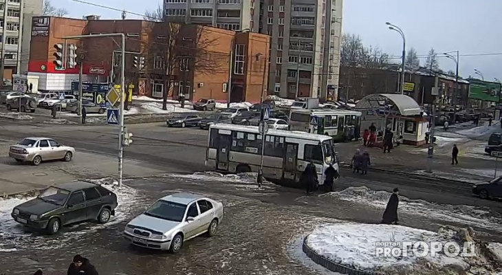 В Рыбинске маршрутка на огромной скорости сбила женщину:видео