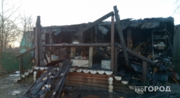 Ночной поджог: под Ярославлем огонь уничтожил продуктовый магазин
