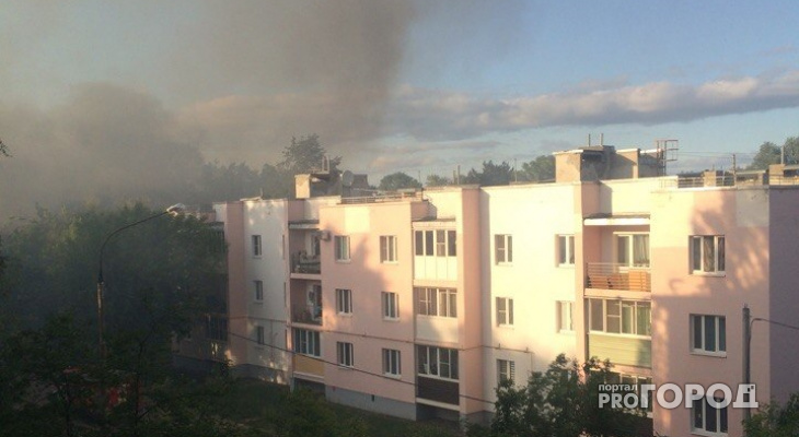 Пожар в Заволжском районе Ярославля: жители задыхаются от едкого дыма