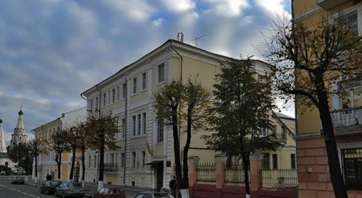 В Ярославле на здании правительства оборудуют дворик за 6,6 миллионов рублей