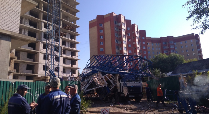 Летел вместе с кабиной: на ярославской стройке рухнул башенный кран с людьми