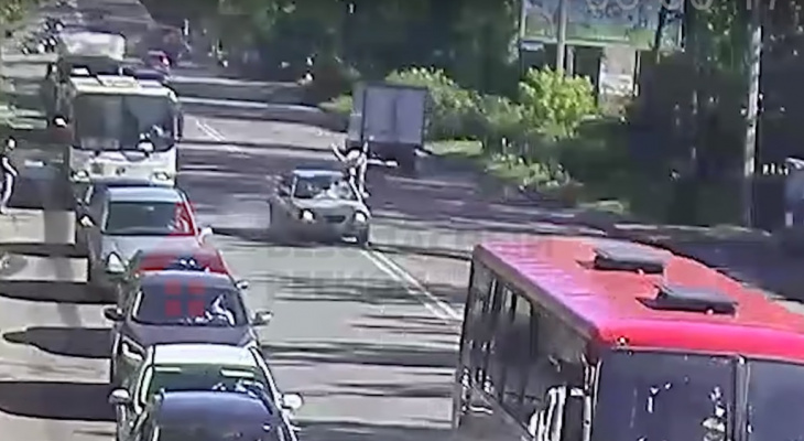 Двойное сальто и разбитая голова: ТОП-3 видео аварий с участием пешеходов