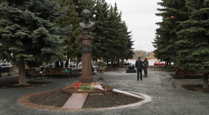 Крутится и воду льет: необычный фонтан появился в Рыбинске