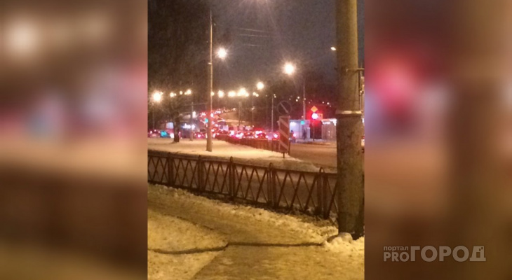Заволжский мост парализовало: о причинах рассказали водители из Ярославля