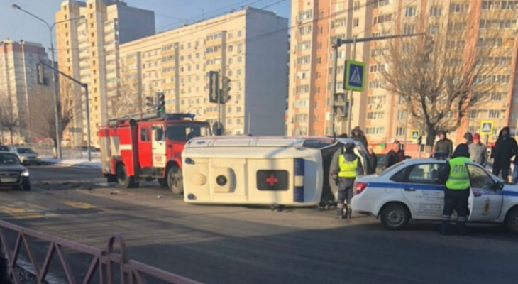 Сшиб скорую и скрылся: видео аварии на проспекте Фрунзе