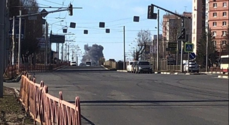 Рабочие в черном дыму: мужчина погиб в пожаре на Московском проспекте