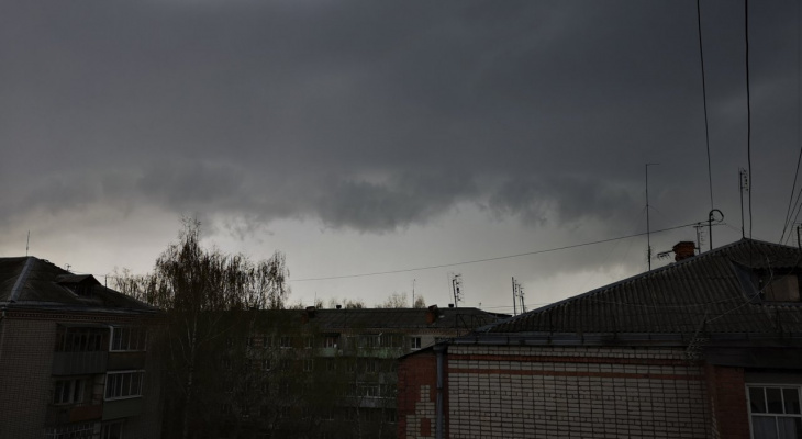 Экстренное предупреждение: грозовая буря движется на Ярославль