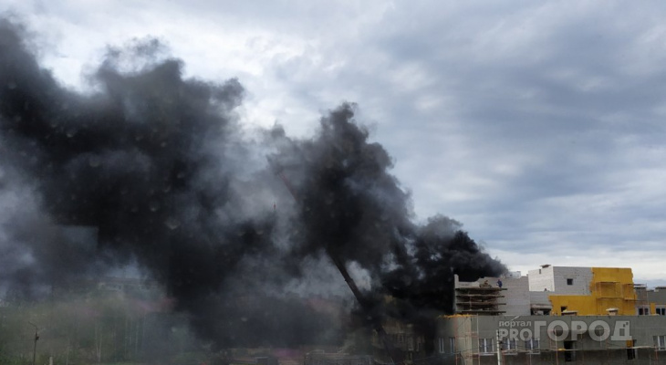 Все здание в черном дыму: в Ярославле загорелся детский сад