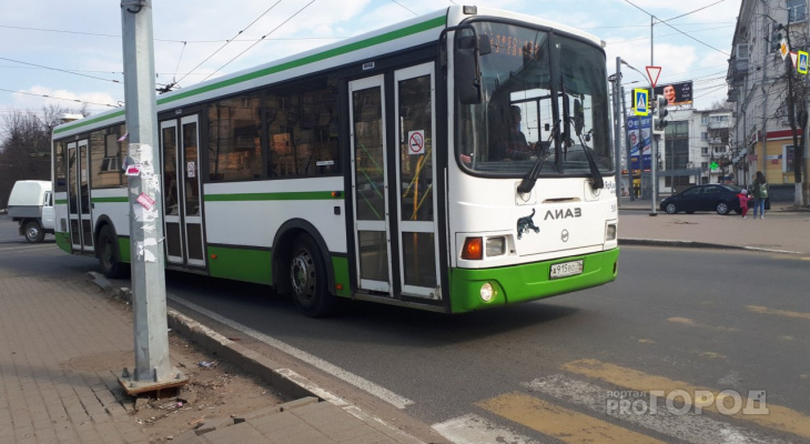 Автобусы поменяют маршруты из-за ремонта площади Октября: список