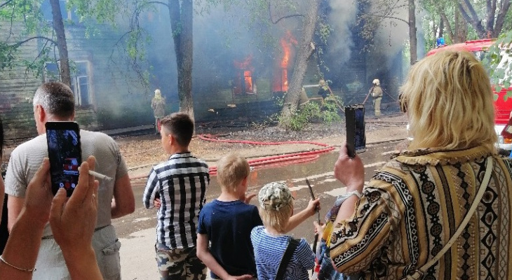 Вонь и бездомные у детских садов: ярославцы о пожаре в Фрунзенском районе