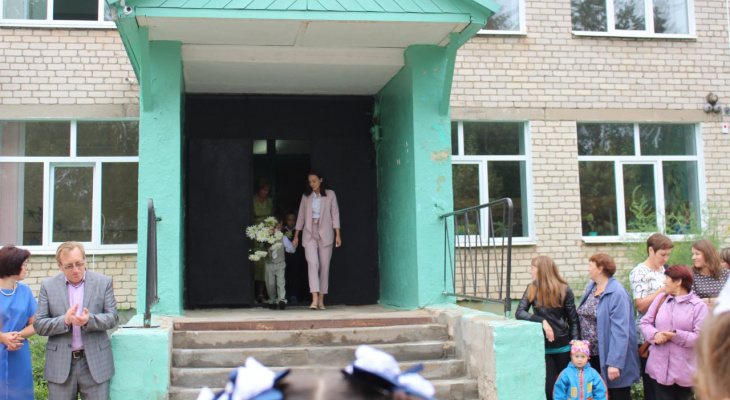 И не прогуляешь: школьница из Ярославля учится одна в классе