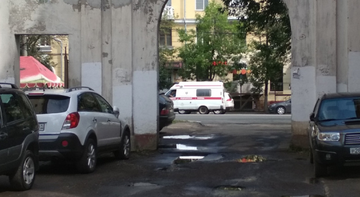 В Рыбинске водитель сбил девушку на переходе