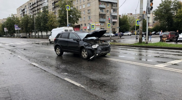 В ДТП под Ярославле пострадали три человека
