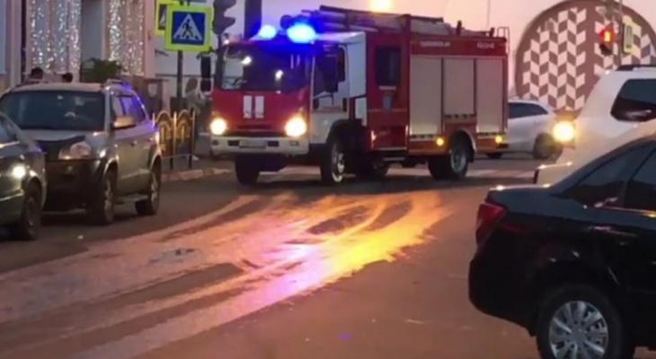 Эвакуировали прямо с танцпола: пожар в известном баре Ярославля