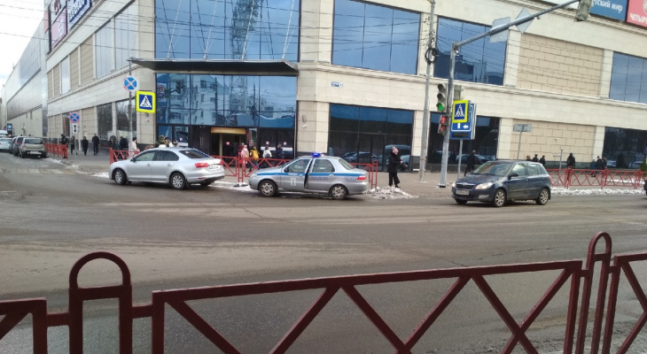 Перекроют дороги на два дня: ярославским водителем рассказали, где будет не проехать