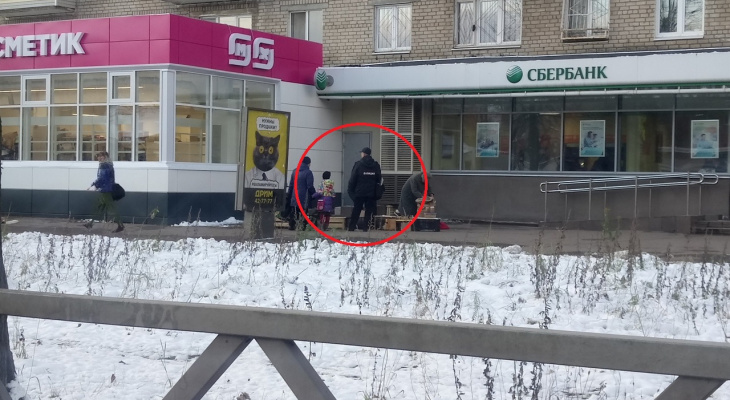 Вопли горя уличной торговки: полицейский из Ярославля лишил бабушек бизнеса