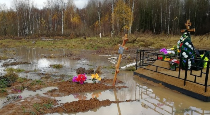 Рыдала в грязи: несчастная мать судится с властями после смерти сына