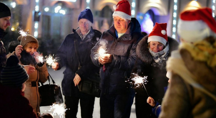 К новогодним каникулам россиян добавят один день: кому повезло